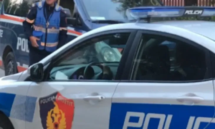 “Pse më ke lëvizur makinën”…Plas keq në spitalin e Fierit, 44-vjeçari plagos me thikë punonjësin e sigurisë (EMRI)