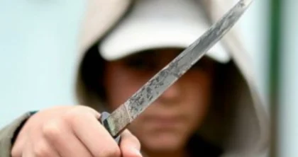 “Pse të kalosh ti i pari dhe jo unë?!”/ 15-vjeçari u godit me thikë në qafë. Si nisi sherri mes nxënësve të shkollës 9-vjeçare në Sarandë