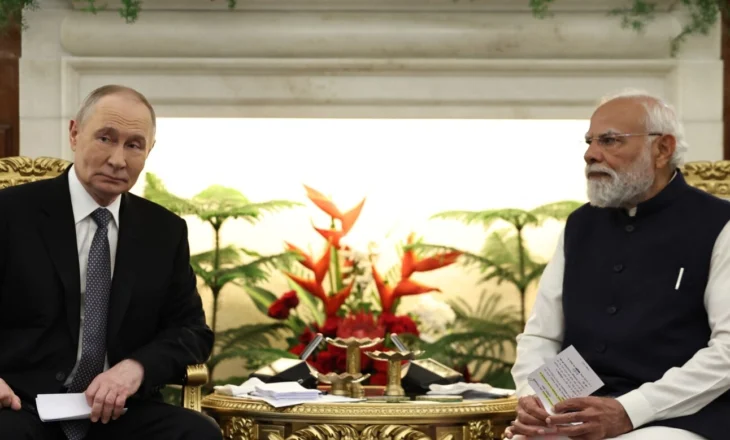 Putin dhe Modi bisedojnë për tregtinë dhe paqen në takimin në Nju Delhi