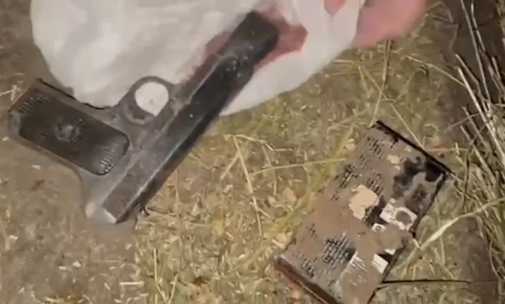 Qarkullonin më armë dhe lëndë narkotike në makinë, në pranga dy të rinjtë në Tiranë, njëri prej tyre me precedent të mëparshëm për plagosje