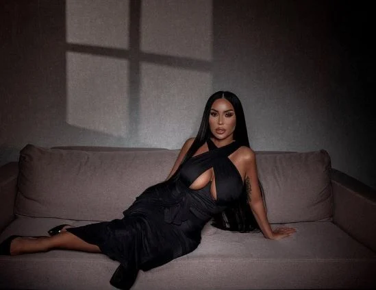 “Që gjashtë vite nuk mund të dalë jashtë Kosovës”, Fjolla Morina zbulon detajet e çështjes së saj ligjore