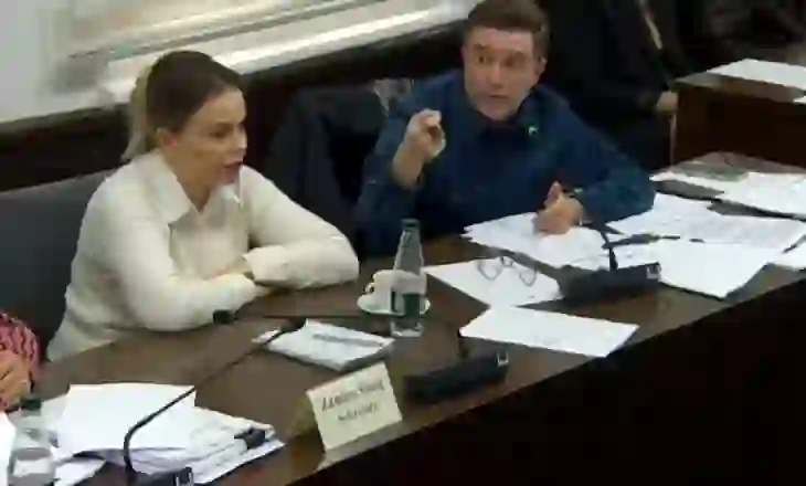 Qepe gojën”/ Tensione tek “Ekonomia”, Shehaj përplaset me Braçen: Lekët e fermerëve, i vodhët në tunelin e Llogarasë