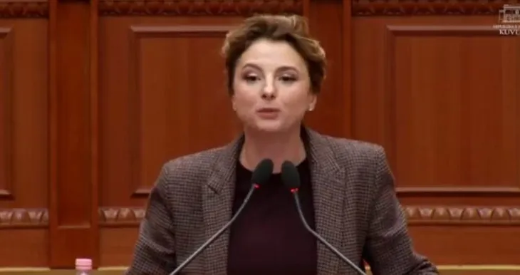 “Qeveri e kapur nga aferat”, Xhixho rendit skandalet dhe akuzon Ramën për mbrojtje politike: S’mund të bëjë më..