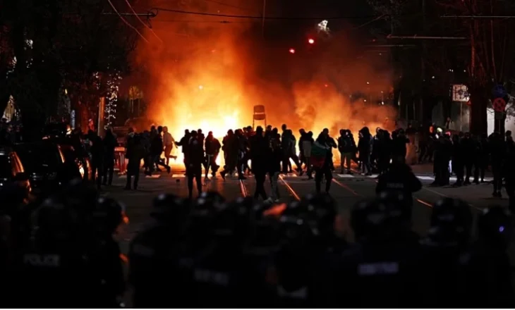 Qeveria bullgare “dorëzohet” para qytetarëve, tërheq projektbuxhetin për vitin 2026 pas protestave masive