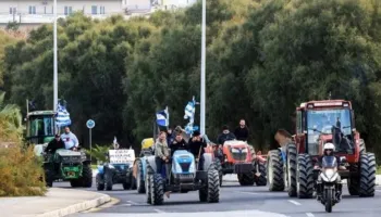 Qeveria greke bën një hap pas, plotësohen disa nga kërkesat e fermerëve por bllokimi i rrugëve vijon