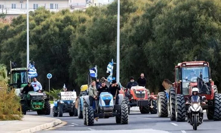 Qeveria greke bën një hap pas, plotësohen disa nga kërkesat e fermerëve por bllokimi i rrugëve vijon
