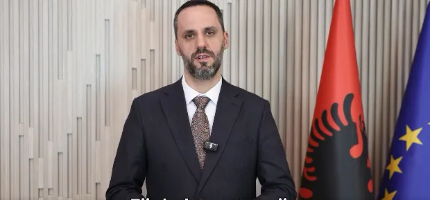 Qeveria vendos amnisti për 380 persona dhe 900 të tjerë me ulje dënimi