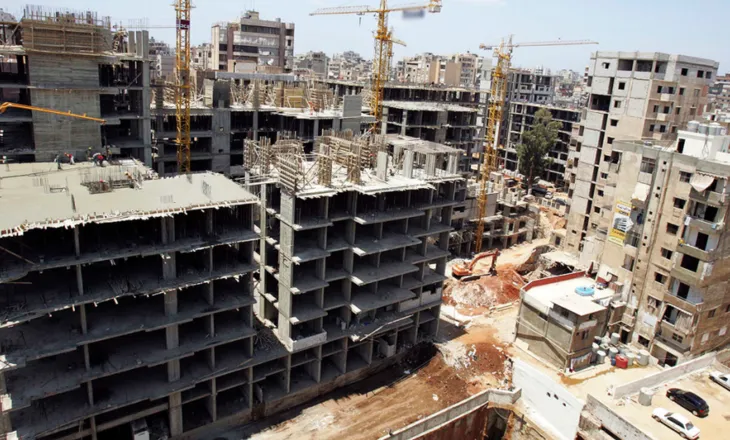 Ra nga lartësia e pallatit ku po punonte, ndërron jetë 57-vjeçari në Durrës