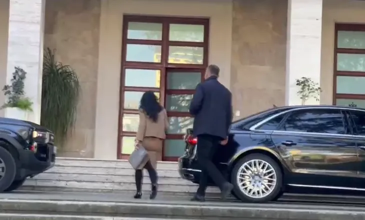 Rama mbledh qeverinë, e pranishme dhe zv.kryeministrja Belinda Balluku