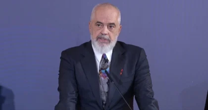 Rama niset drejt Hagës, pritet të takohet me Hashim Thaçin: Uroj që në fillim të 2026-tës të fitojnë lirinë