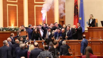 Rama për incidentin në Kuvend, në seancën e betimit të Avokatit të Popullit: Opozita iu rikthye vesit që del me shpirtin