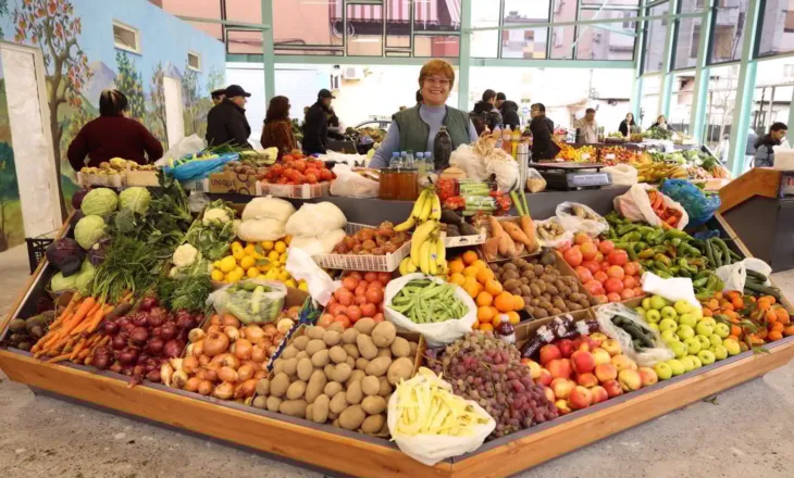 Rama poston fotot: Hapësira moderne e funksionale në tregun e ri të fruta-perimeve në Elbasan