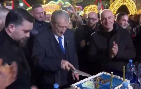 ‘Rama rri në pushtet se s’ngrihemi ne’, Berisha: Ta përmbysim diktaturën e dytë, më 22 dhjetor të gjithë në Tiranë