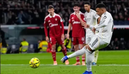Real Madrid bën detyrën ndaj Sevilla-s, Mbappe nuk e thyen dot rekordin e CR7. PSG nuk toleron as në Kupë (video)