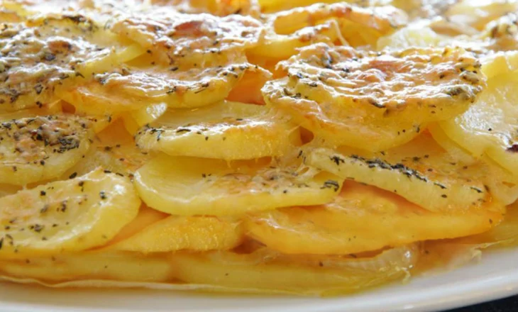 Receta e Thjeshtë e Patateve të Buta me Gjalpë dhe Piper – Shije e Mrekullueshme