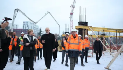 Rindërtohet Pediatria në QSUT, Rama inspekton punimet: Shërbim cilësor për pacientët