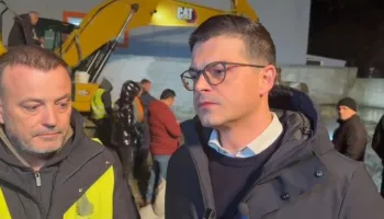 Riparimi i defektit me materialet e ardhura nga Turqia/ Ministri Vengu në Vlorë: Ka nisur furnizimi me ujë në disa lagje