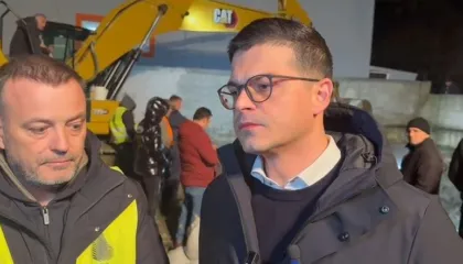 Riparimi i defektit me materialet e ardhura nga Turqia/ Ministri Vengu në Vlorë: Ka nisur furnizimi me ujë në disa lagje