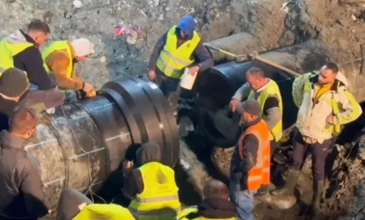 Riparohet defekti/ Prej 5 ditësh mungonte, rikthehet uji i pijshëm në disa lagje të Vlorës