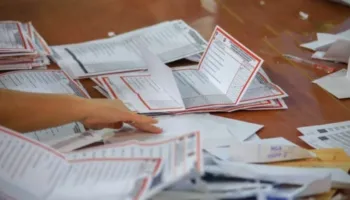 Rreth dy milionë qytetarë votojnë sot në zgjedhjet e parakohshme parlamentare në Kosovë