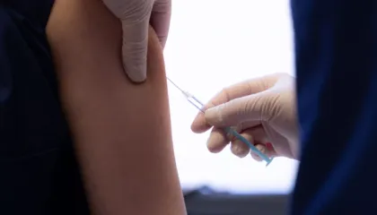 Rreziqe për jetën, paralajmërim i “zi” amerikan për vaksinat ndaj Covid