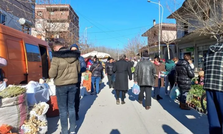 Rriten çmimet e produkteve në tregun e Beratit, qytetarët: Nuk blejmë dot asgjë, jemi shumë të varfër