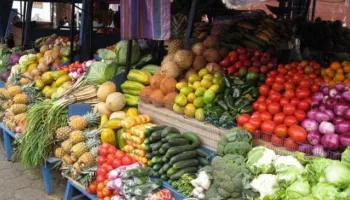 Rriten çmimet në tregun e fruta-perimeve, qytetarët: Pensionet s’ mjaftojnë, 13 mijë lekë 1 kg mish