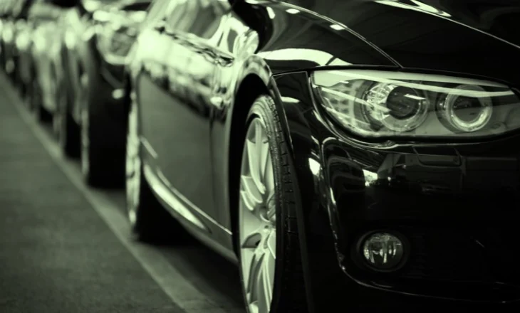 Rritet sigurimi i makinave shqiptare jashtë vendit, ulje e lehtë për të huajt që qarkullojnë në Shqipëri