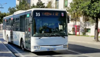 Rritja e çmimit të biletave në urbanet e Bashkisë së Kamzës, Autoriteti i Konkurrencës nis hetim paraprak për ‘Shpresa.al’