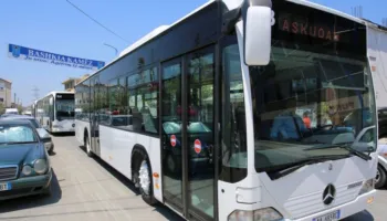 Rritja e çmimit të biletave në urbanet e Kamzës, Autoriteti i Konkurrencës nis hetim paraprak