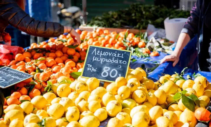 “Rrugë me një kah”/ Fermerët grekë nuk ndalen, njoftojnë grevë kombëtare nga 7 janari, në tregjet në vend