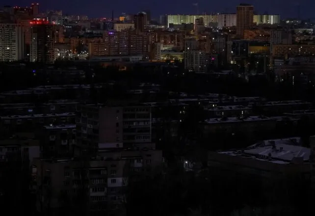 Rusia dëmton infrastrukturën energjetike të Ukrainës, gjysmë milionë familje janë pa elektricitet