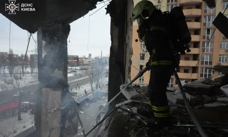 “Rusia nuk po ndal sulmet”, Zelensky: Objektivi kryesor, infrastruktura e Kievit