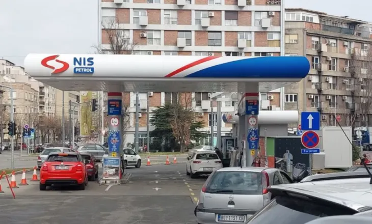 Rusia ofroi të “shpëtojë” Serbinë nga kriza energjetike, Moska nis negociatat me Hungarinë për shitjen e NIS