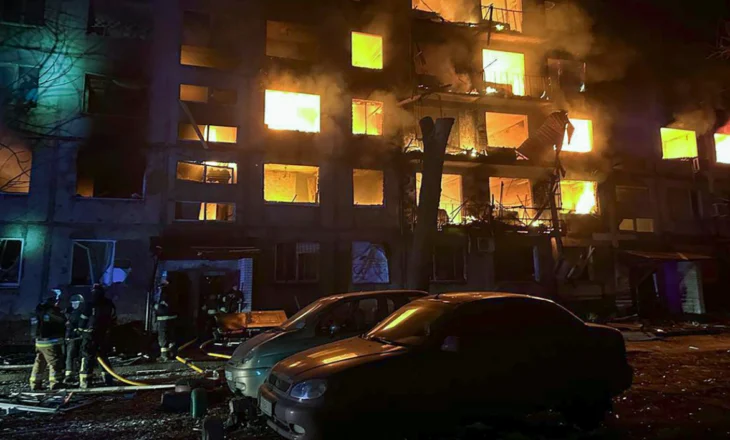 Rusia, qindra dronë ndaj Ukrainës! Goditet infrastruktura energjetike e vendit, dëme edhe në zonat e banuara