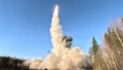 Rusia zhvendos raketa balistike hipersonike në ish-bazën ajrore në Bjellorusi