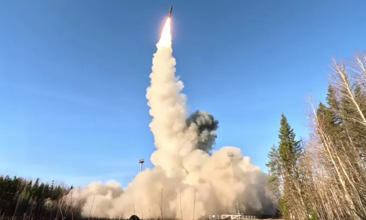 Rusia zhvendos raketa balistike hipersonike në ish-bazën ajrore në Bjellorusi