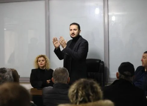 Salianji takim me strukturat e PD-së/ Bashkohen edhe drejtuesit e degës së Durrësit