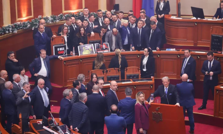 Seanca kaotike në Kuvend, reagon Niko Peleshi: Institucionet e Republikës janë vlerë e përbashkët, jo arena për beteja personale apo partiake