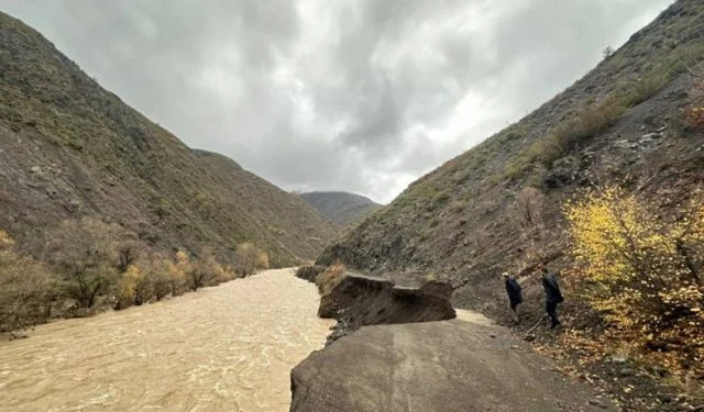 Shembet rruga, 8 familje të izoluara në Maliq pas reshjeve të shiut