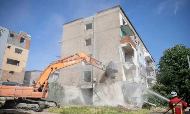 Shembja e pallateve në Kombinat për Rindërtimin, Prokuroria e Tiranës firmos masat ndaluese ndaj zyrtarëve të bashkisë