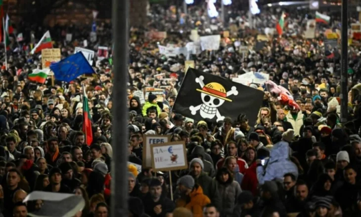 Shembulli qe duhet te marrim/ Parashikohet rritje taksash, protestë masive kundër buxhetit në Bullgari