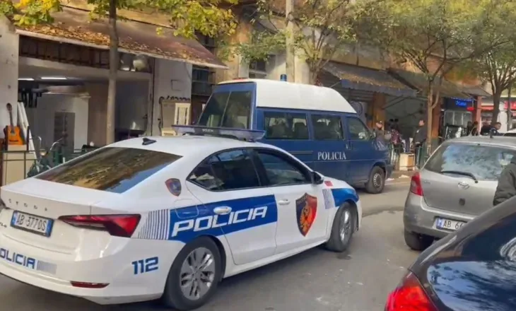 Sherr mes disa personave në një lokal, 1 i dhunuar, policia shoqëron dy persona
