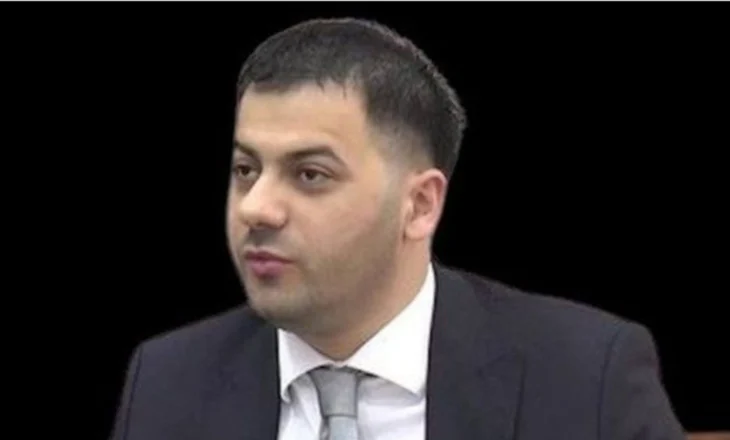 Shishe vere pa pullë fiskale me vlerë rreth 3 mln euro, çfarë sekuestruan agjentët e BKH në shtëpinë e Ergys Agasit