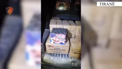 Shisnin lëndë piroteknike pa leje, arrestohen 3 persona dhe procedohen penalisht 9 të tjerë në Tiranë