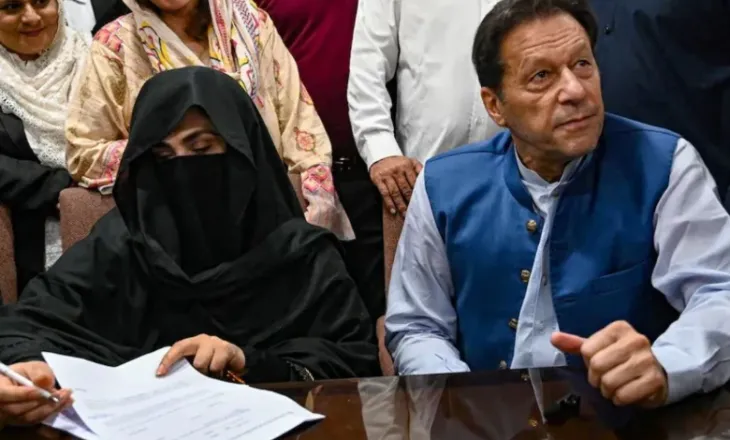 Shitën dhuratat shtetërore, ish-kryeministri pakistanez dhe gruaja e tij dënohen me 17 vjet burg