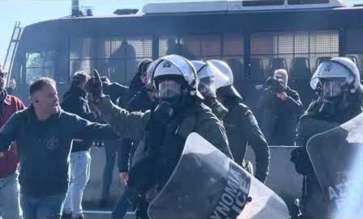 “Shkak, korrupsioni dhe rritja e kostos së prodhimit”/ Protestat në Athinë, gazetari: Fermerët kërkojnë takim me…