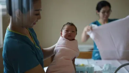 Shkakton debate vendimi befasues i Kinës/ Taksa të larta për prezervativët dhe kontraceptivët që të rriten lindjet