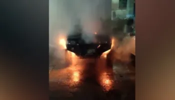 Shkrumbohet nga flakët makina në Pogradec, dyshohet e qëllimshme, një person është konstatuar në…