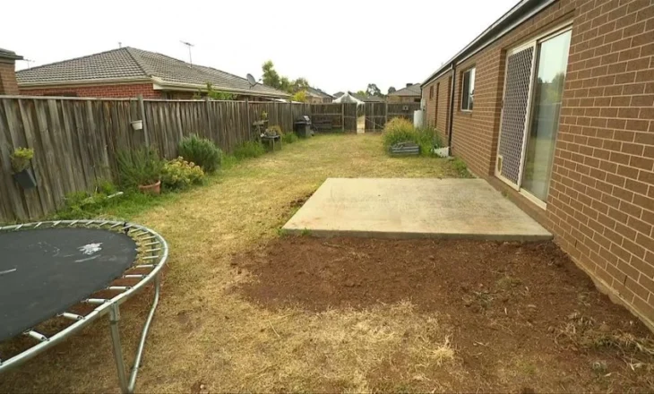 Shokuese nga Australia/ Eshtrat e një fëmije 18 muajsh shqiptar gjenden në një varr të cektë në oborr